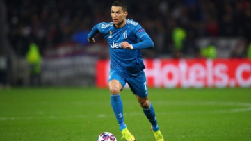 Cristiano Ronaldo: O Futebolista Completo e Seus Recordes Históricos Cristiano Ronaldo: O Futebolista Completo e Seus Recordes Históricos