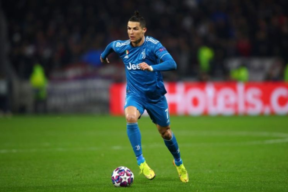 Cristiano Ronaldo: O Futebolista Completo e Seus Recordes Históricos