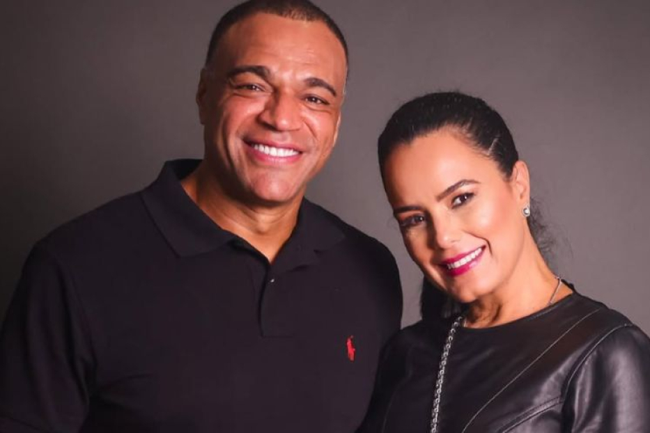 Denílson é o Novo Contratado da Globo: Luciele Di Camargo Celebra a Conquista
