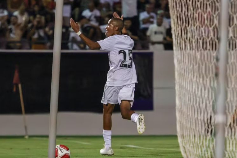 Robson Júnior Assina Primeiro Contrato Profissional com o Santos