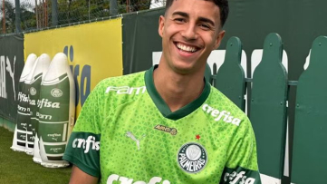 Palmeiras Renova com Vitor Reis: Multa Milionária e Salário de R$ 100 Mil Palmeiras Renova com Vitor Reis: Multa Milionária e Salário de R$ 100 Mil