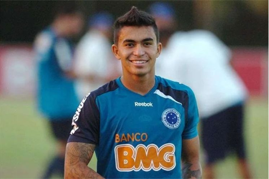 Dudu Enfrenta Pressão no Cruzeiro: Expectativas Altas e Um Começo Difícil