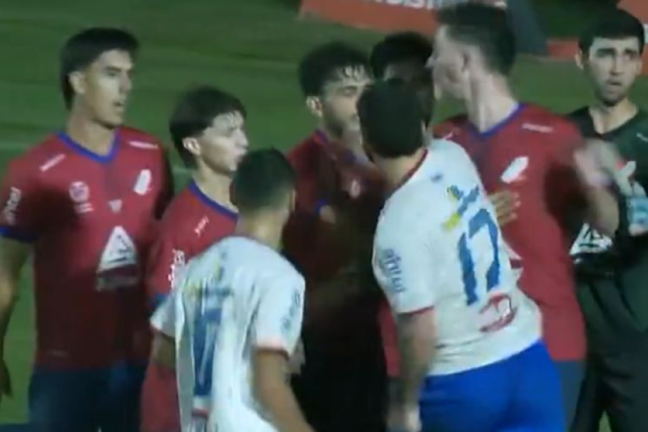 Confusão no Jogo do Paysandu: Gonzáles se Envolve em Polêmica no Fim da Partida
