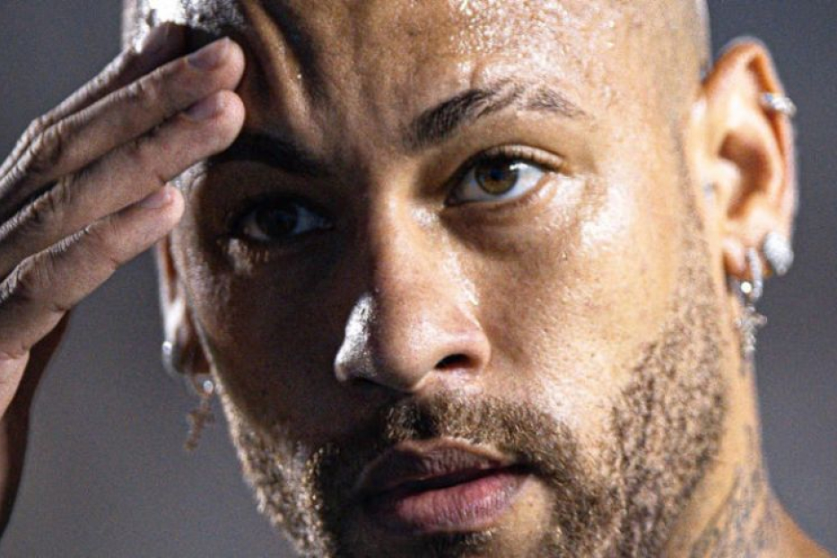Neymar Dorme no Chão do Ônibus e Viraliza: Humildade do Craque Impressiona