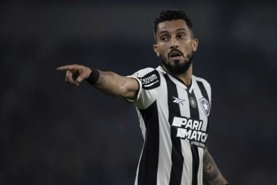 Alex Telles, Salário, Contrato e Impacto no Clube