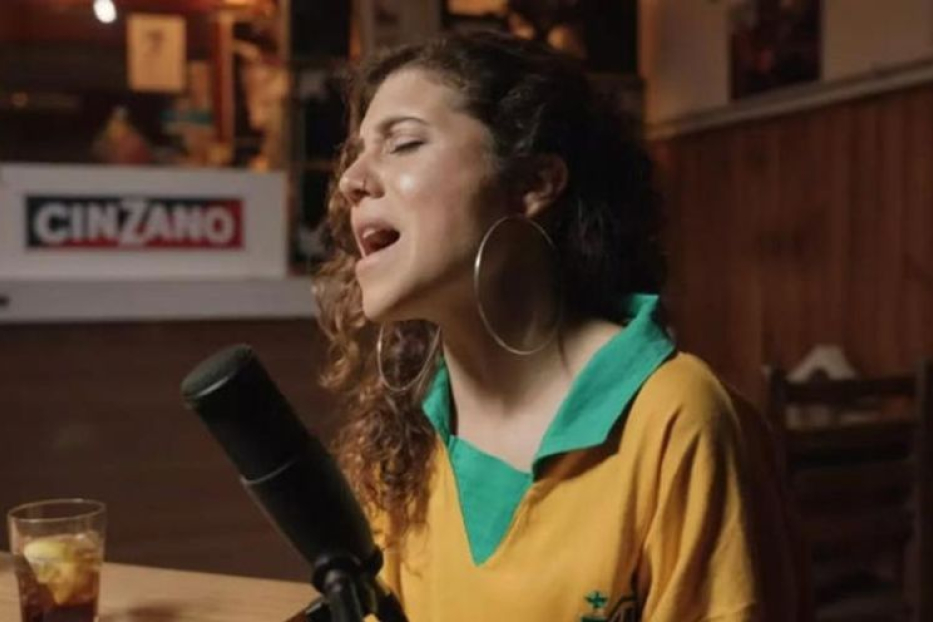🔥 Zico faz 72 anos e Recebe Emocionante Homenagem da Cantora Gabriela Cuicchi