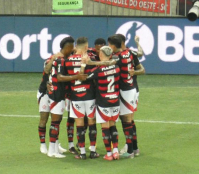 Allan do Flamengo assume Namoro com Luiza Watson, ex de Cauã Reymond e Medina; Ex reage nas redes