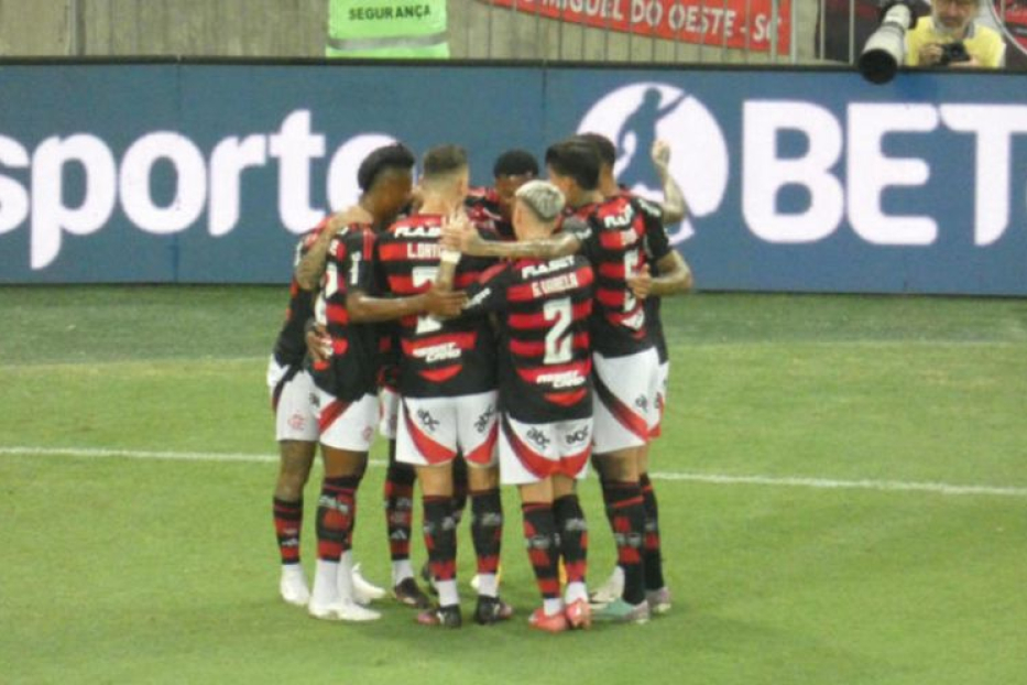 Allan do Flamengo assume Namoro com Luiza Watson, ex de Cauã Reymond e Medina; Ex reage nas redes