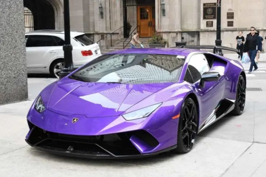 Yuri Alberto Desfila com Lamborghini de R$ 4,4 Milhões em SP
