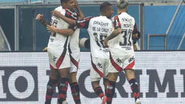 Alex Sandro Brilha na Vitória do Flamengo sobre o Grêmio e Conquista a Torcida em 2025 Alex Sandro Brilha na Vitória do Flamengo sobre o Grêmio e Conquista a Torcida em 2025