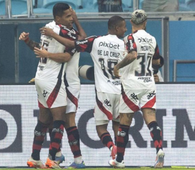 Alex Sandro Brilha na Vitória do Flamengo sobre o Grêmio e Conquista a Torcida em 2025