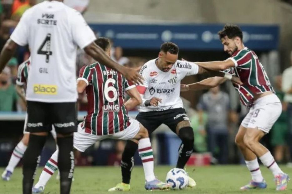 Santos com Polêmica e Derrota para o Fluminense